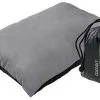 Cocoon Synthetic Pillow Medium, Grå/sort 1 Cocoon Synthetic Pillow Medium, Grå/sort -Campingtøj Butik cocoon travel pillow microfiber nylon shell synthetic fill medium charcoal smoke grey 6