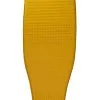 Nordisk Grip 2.5 Liggeunderlag Regul&aelig;r, Gul/sort -Campingtøj Butik nordisk grip 25 self inflatable mat regular mustard yellow black 2