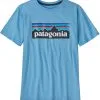 Patagonia Regenerative Organic Certified Cotton P-6 Logo T-shirt Børn, Blå 2 Patagonia Regenerative Organic Certified Cotton P-6 Logo T-shirt Børn, Blå -Campingtøj Butik patagonia regenerative organic certified cotton p 6 logo t shirt boys lago blue 1