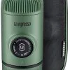 Wacaco Nanopresso B&aelig;rbar Espressomaskine Med Beskyttende Etui, Oliven -Campingtøj Butik wacaco nanopresso portable espresso machine with protective case olive green 1